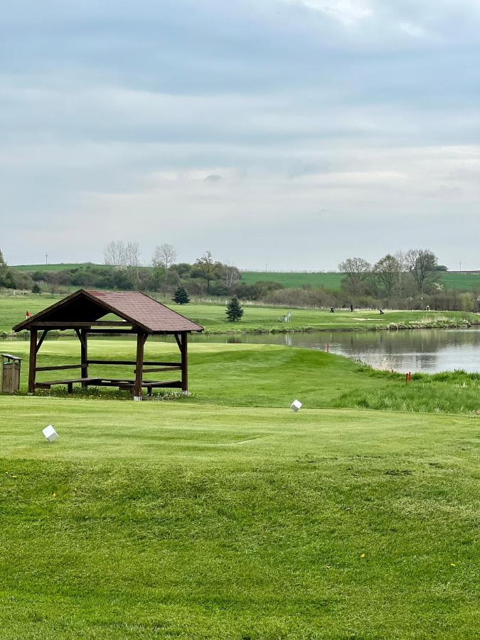 מלון Kestrany Na Golfu מראה חיצוני תמונה